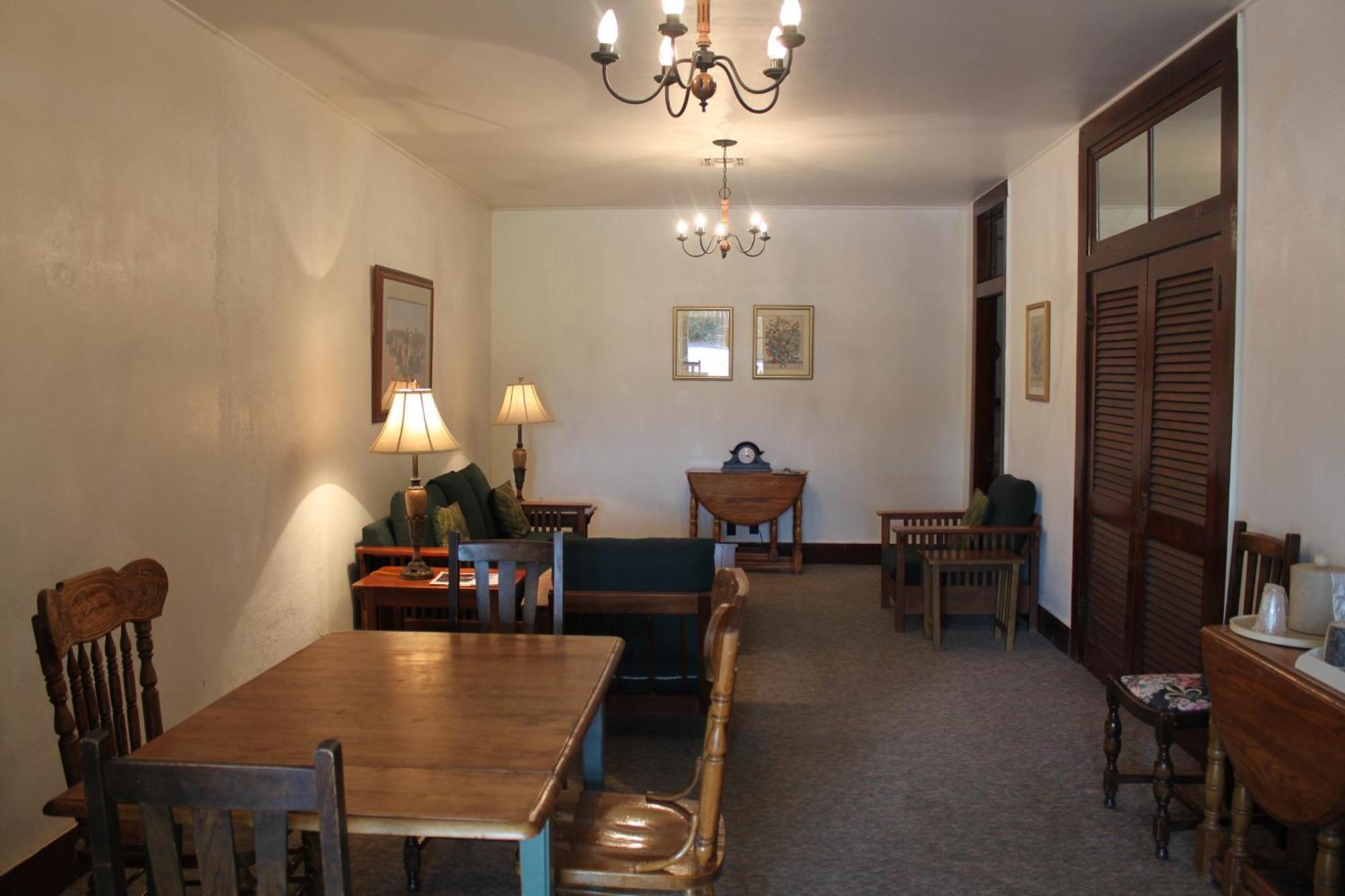 The Hotel Limpia Fort Davis Room photo